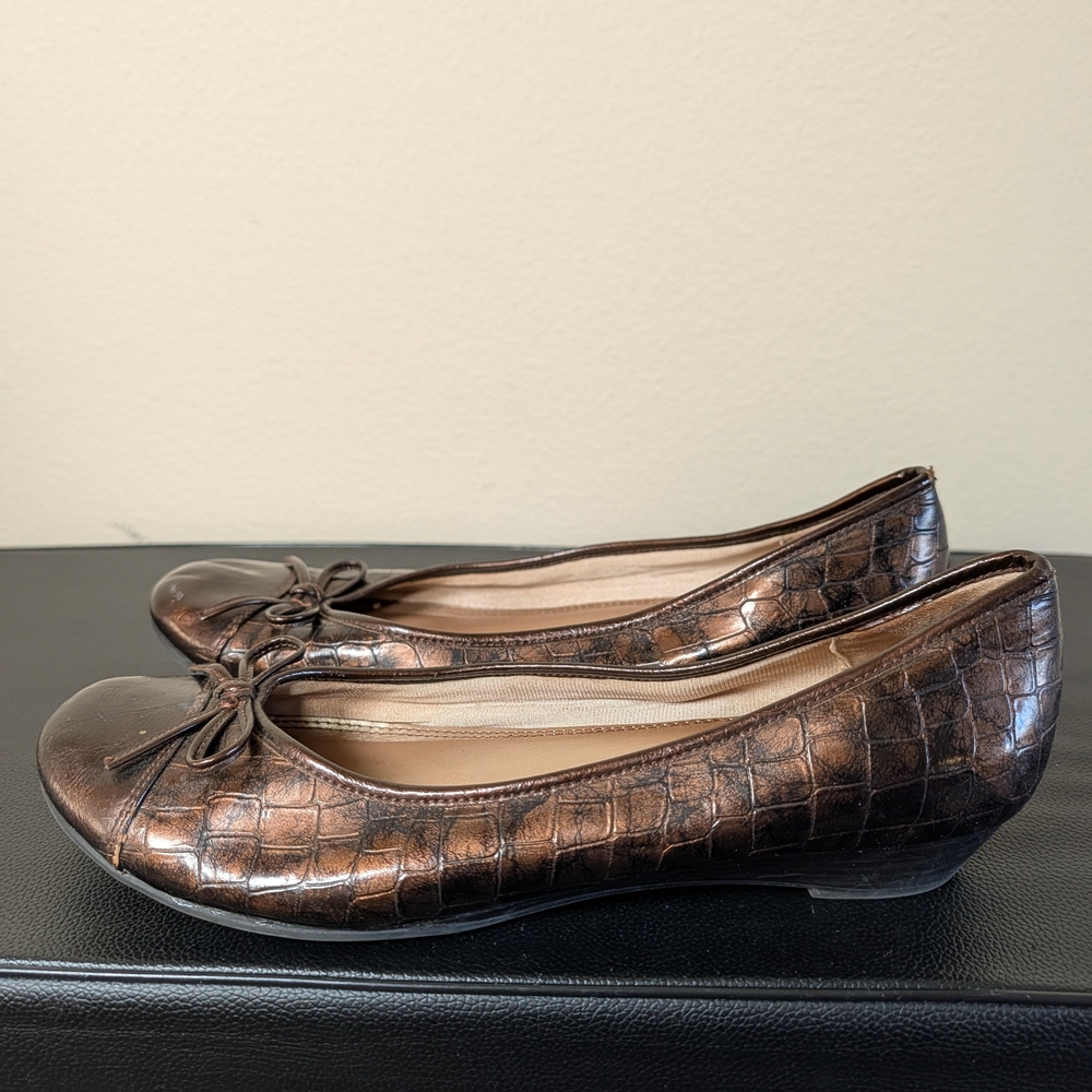 Life Stride Women’s Brown Croc-Embossed‎ Flats, Size 10
